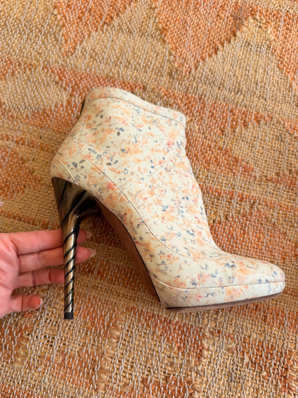 Vintage Y2K era Nina Ricci Designer Floral Ankle Boots with horn heel 8.5 - Picture 3 of 12